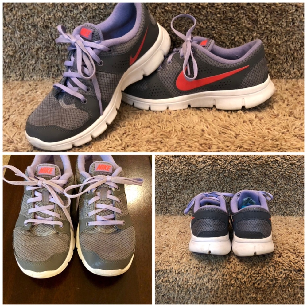 Women’s Nike tennis shoes